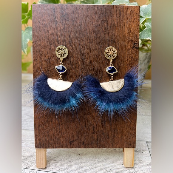Elegant Blue Feather Dangle Earrings - Stylish Evening Retro Earrings - Picture 6 of 14